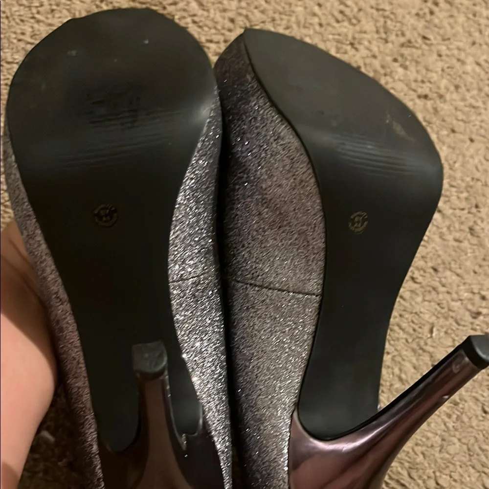 Jacqueline Ferrar Cocktail Formal Y2K Glittering Silver Peep-Toe Heels size 9 - Picture 2 of 3
